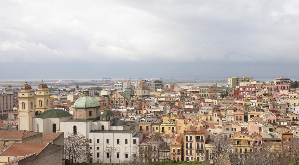 L'Arco Cagliari Bed & Breakfast Ngoại thất bức ảnh