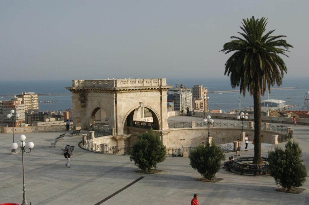 L'Arco Cagliari Bed & Breakfast Ngoại thất bức ảnh