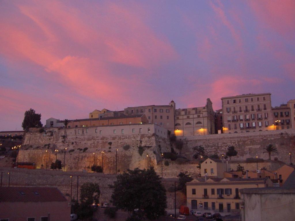 L'Arco Cagliari Bed & Breakfast Ngoại thất bức ảnh