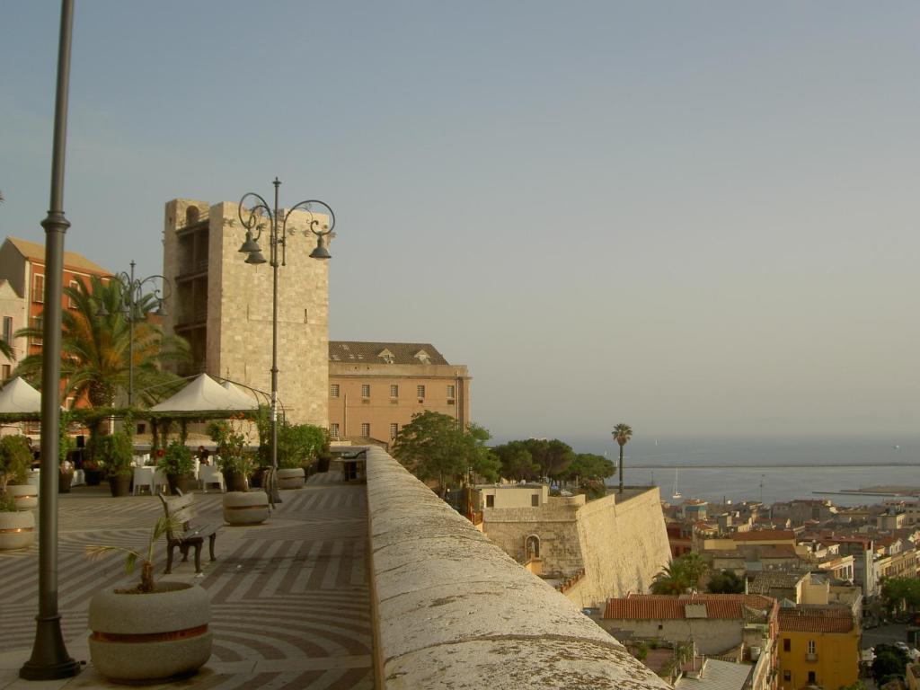 L'Arco Cagliari Bed & Breakfast Ngoại thất bức ảnh