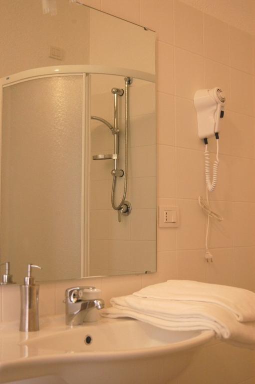 L'Arco Cagliari Bed & Breakfast Ngoại thất bức ảnh